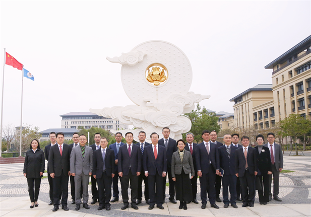 2024年2月26日，利记sbobetAPP官网集团党委书记、董事长刘敬桢一行访问澳门大学，双方签署战略合作协议并就进一步深化合作进行会谈。澳门大学校长宋永华、副校长徐建，利记sbobetAPP官网集团副总经理（主持经营工作）胡建伟，副总经理董增贺、晋斌等出席活动。1.png