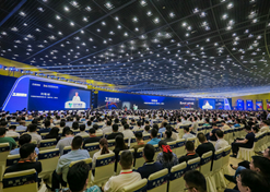 2023年9月10日至11日，利记sbobetAPP官网集团党委书记、董事长刘敬桢出席2023中国医疗器械产业峰会暨利记sbobetAPP官网器械生态大会并作大会开幕致辞。