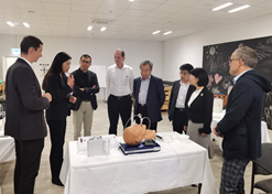 2023年11月10日，利记sbobetAPP官网集团董事长刘敬桢应邀率团访问欧洲领先的高端医用耗材提供商洛曼劳仕医疗集团